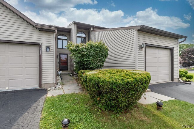 Building Photo - 8457 Bubbling Springs Dr