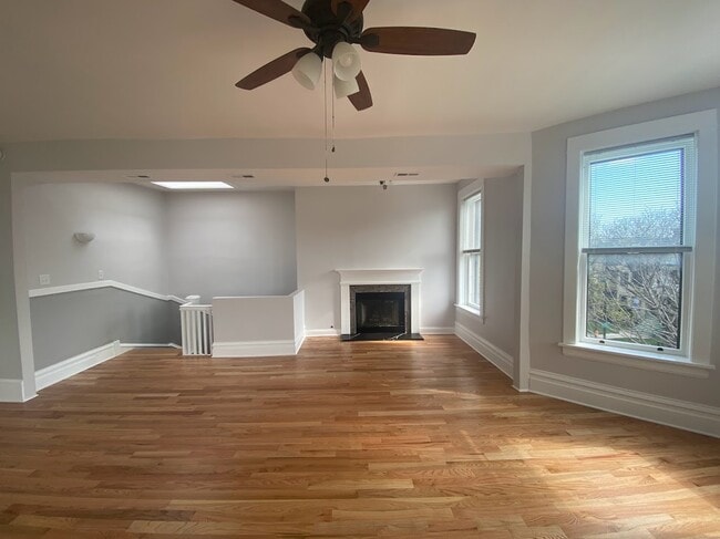 Building Photo - 4200 N Damen Ave