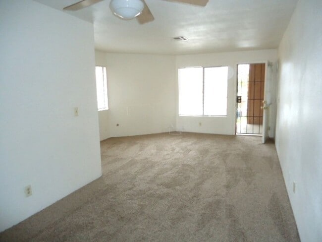 Foto del edificio - 1917-1919 W Whitendale Ave