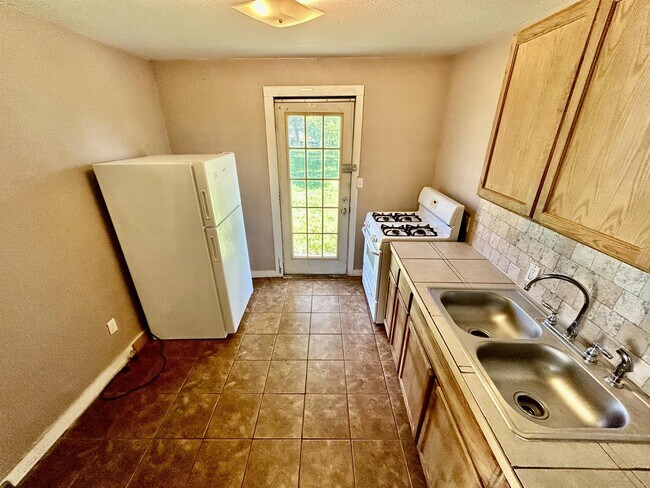 Foto del edificio - 204 E 2nd St