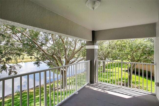 Building Photo - 13815 Fairway Island Dr