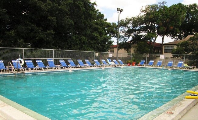 Foto del edificio - 3090 Pepperwood Ln W