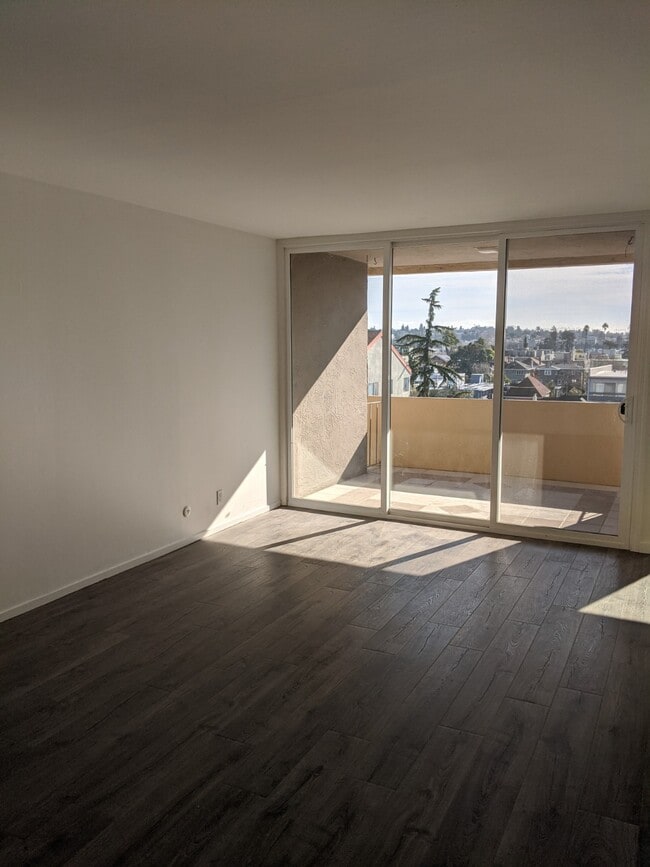 Building Photo - 330 Vernon St