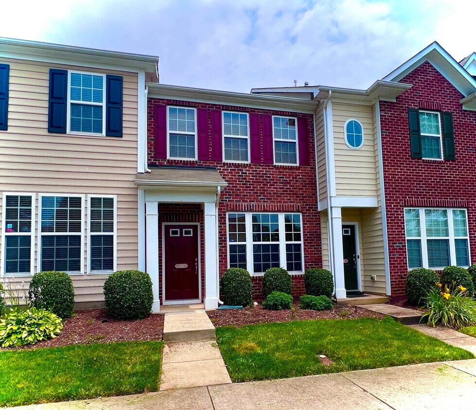 Primary Photo - 846 Cupola Dr