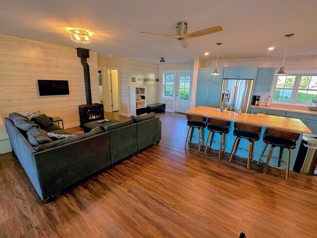 Foto del edificio - 693 West Side Rd