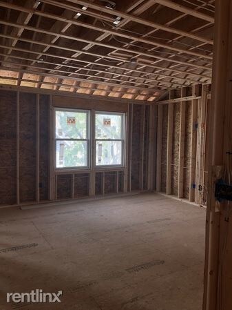 5 br, 3 bath - 33 Robbins Street #2 - 5 br, 3 bath  - 33 Robbins Street #2