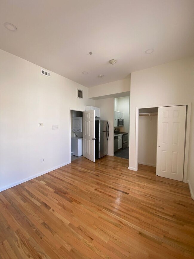 Foto del edificio - Newly Renovated and Modern Studio!