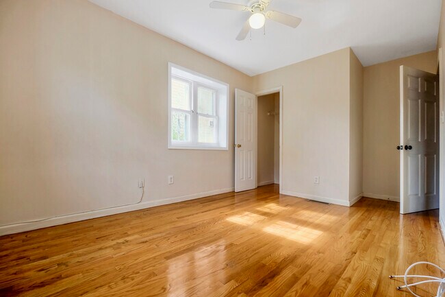 Building Photo - 715 E 37th St