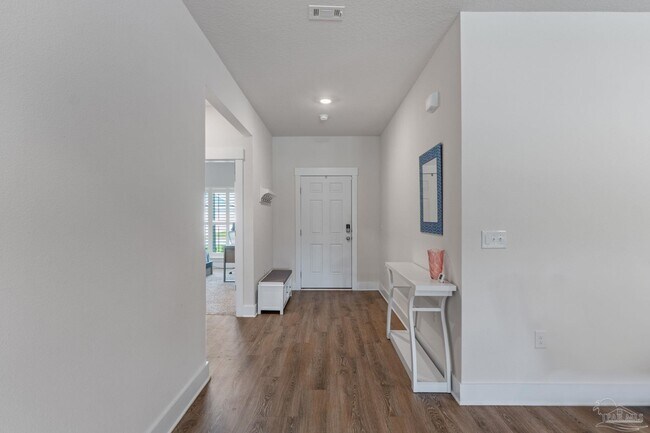 Foto del edificio - 5978 Forest Bay Ave