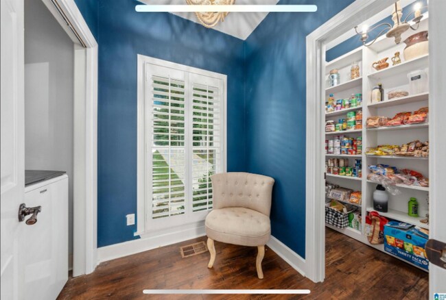 Foto del edificio - 8204 Cedar Mountain Rd