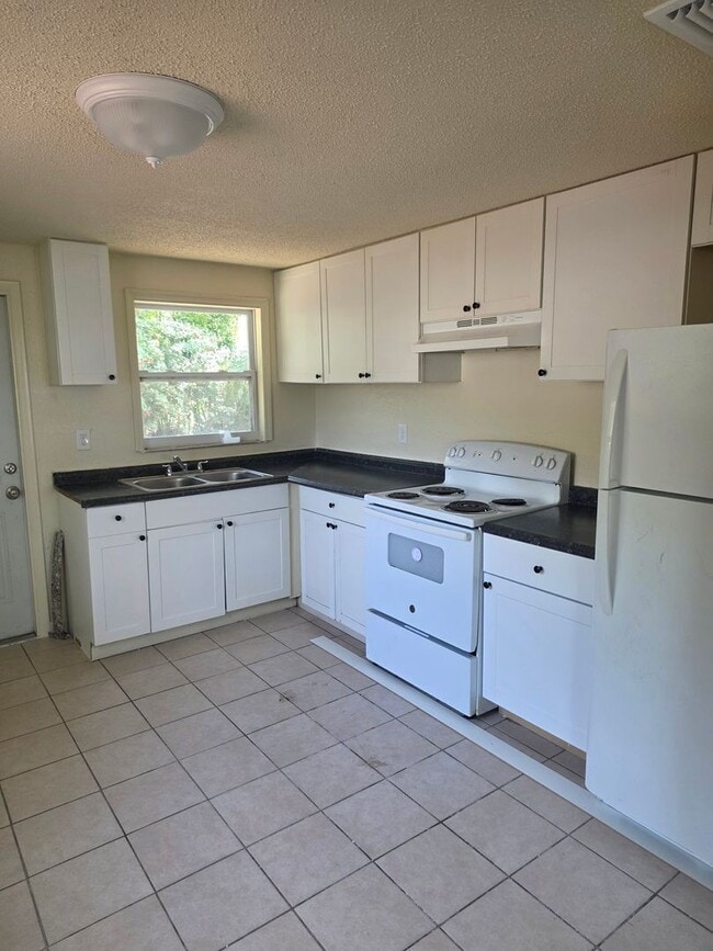 Photo - 2/1 DUPLEX House