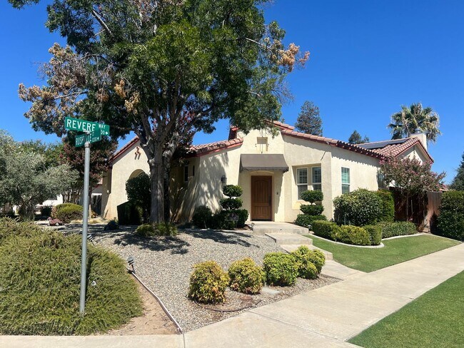 Building Photo - Charming 3 bedroom 2.5 bath!