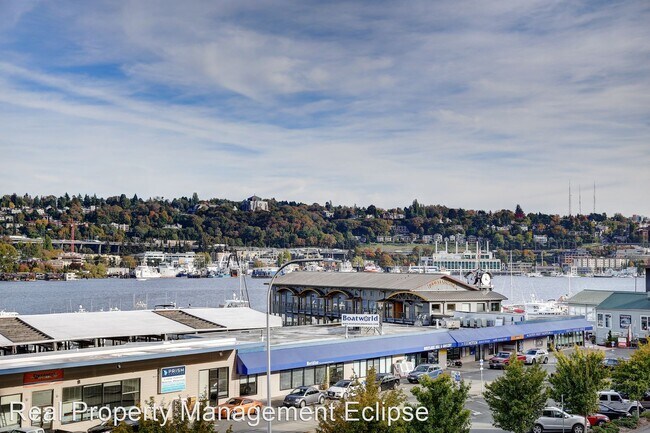 Building Photo - 2 br, 2 bath House - 2125 Westlake Ave N. ...