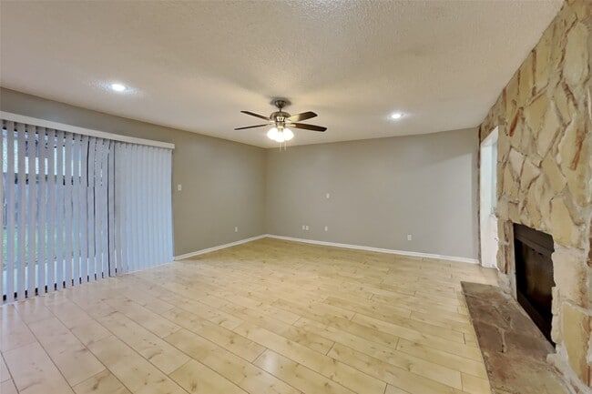 Foto del edificio - 542 Enchanted Hollow Dr