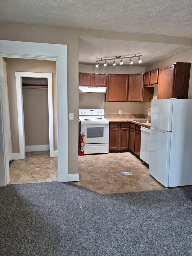 Building Photo - 136 N Mantua St