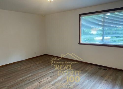 Building Photo - 1501 SE Oar Ave