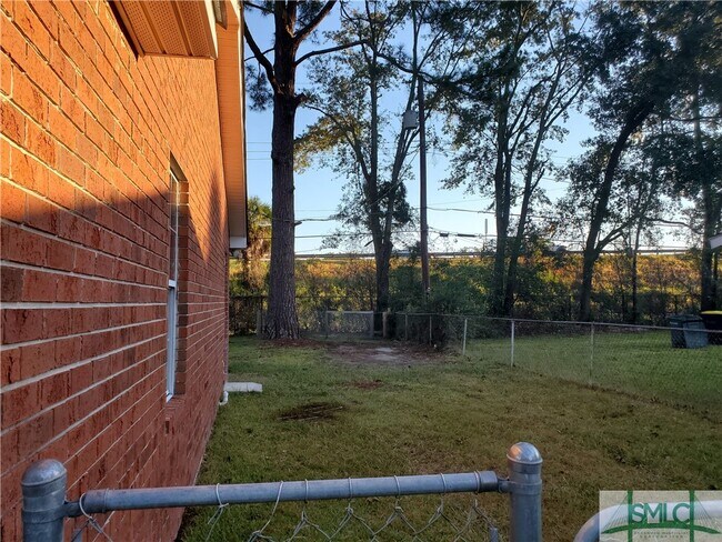 Building Photo - 1408 Eleanor St