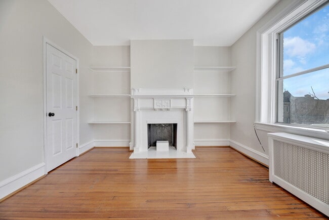 Building Photo - 1519 Park Rd NW