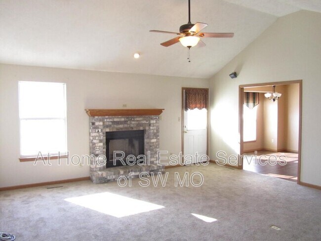 Foto del edificio - 3106 E Kingsley St