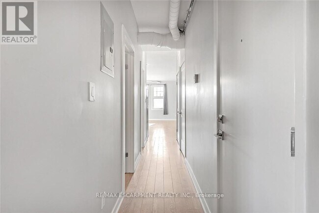 Photo du bâtiment - 657 Barton St E