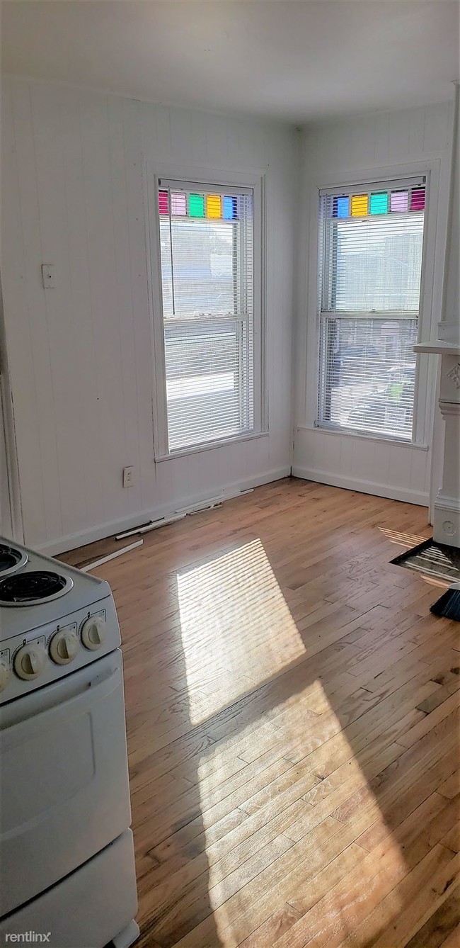 Building Photo - Studio, 1 bath  - 113 E Cross St
