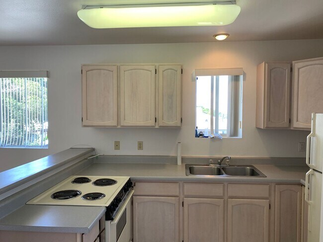Building Photo - Pauoa Valley- utilities included!