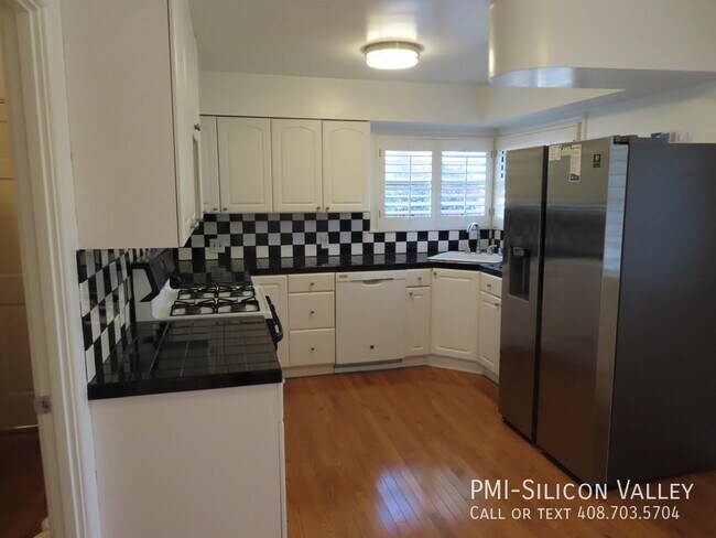Building Photo - Cute with a Capital C, Must See!