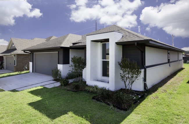 Building Photo - Stylish, Modern, Nearly New | 4-Bed | 2-Ba...