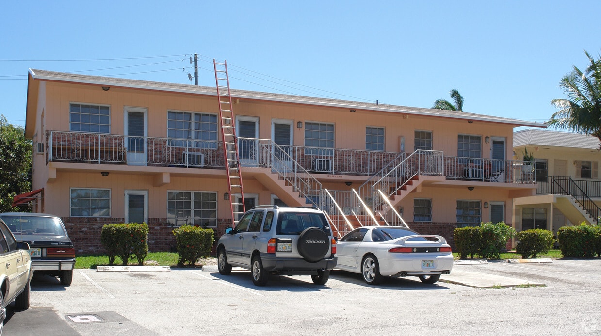 Building Photo - 1211 NE 23rd Ave