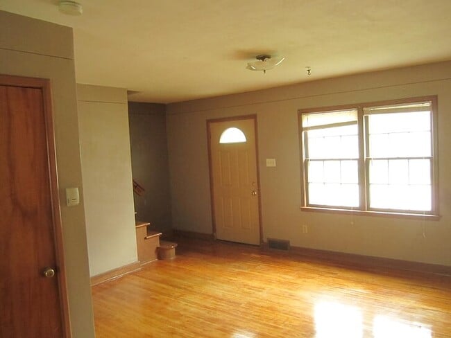 Building Photo - 2407 Knapp St