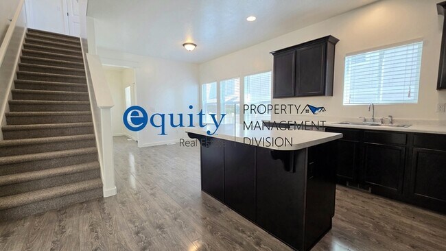 Building Photo - Newly Remodeled!