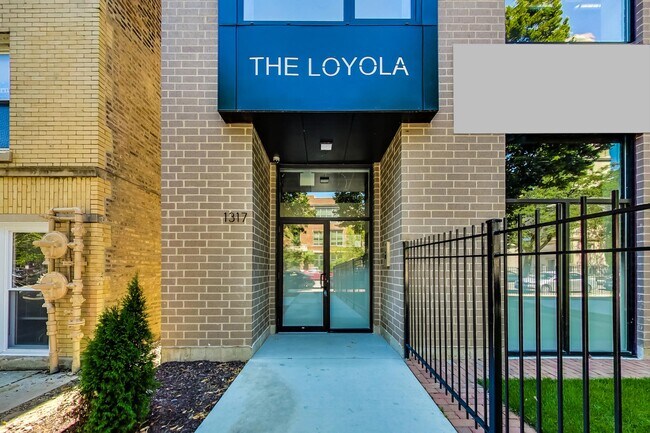 Building Photo - 1319 W Loyola Ave