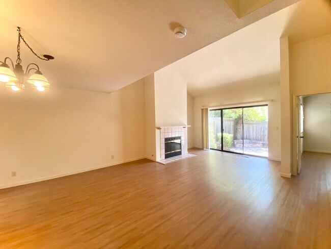 Foto del edificio - Large, open-concept 2-bedroom home in Mission San Jose!