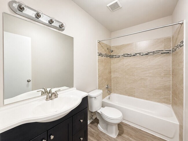 Foto del edificio - 7716-7718 Sable Lane