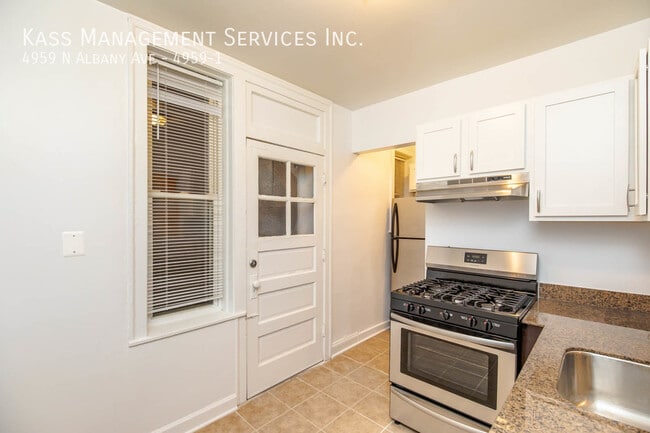 Building Photo - Virtual tours available - Excellent Albany...