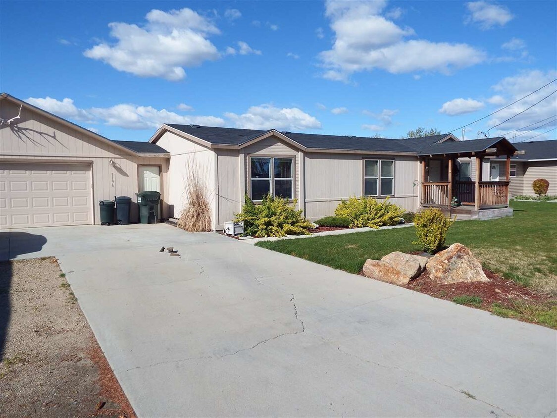1196 W Owyhee Ave, Kuna, ID 83634 House Rental in Kuna, ID