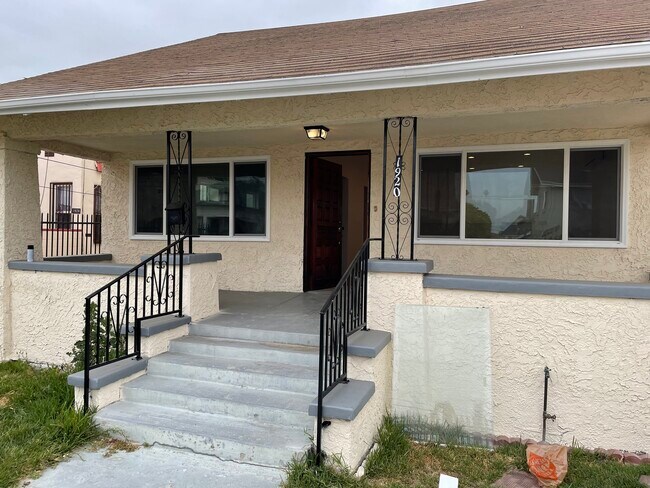 Approaching Front Door - 1920 Gates St