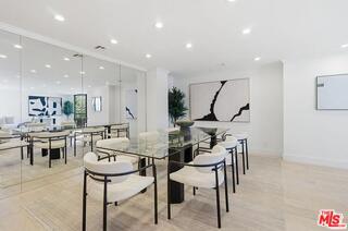 Foto del edificio - 150 N Almont Dr