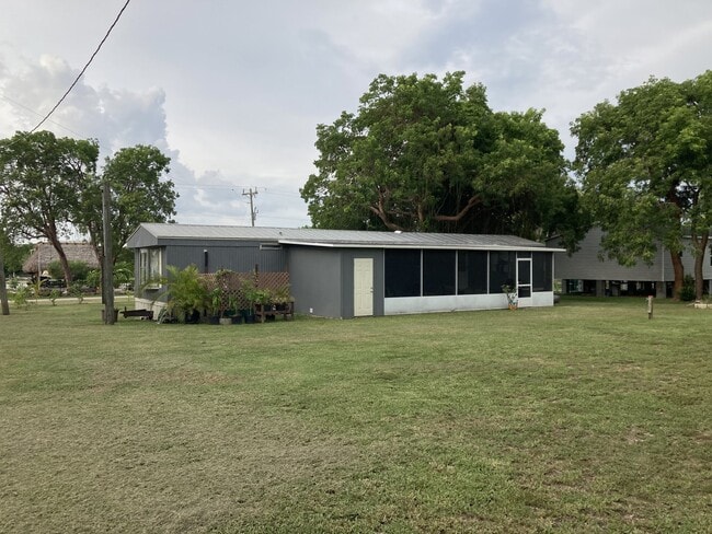 Building Photo - 1228 Chokoloskee Dr