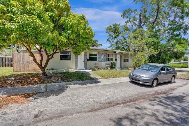 Building Photo - 403 SW 11th Ct