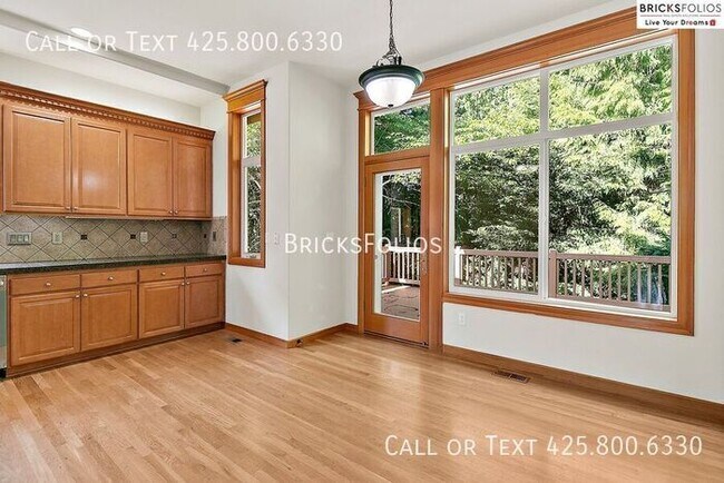 Building Photo - Luxurious 4-bedroom home in Sammamish with...