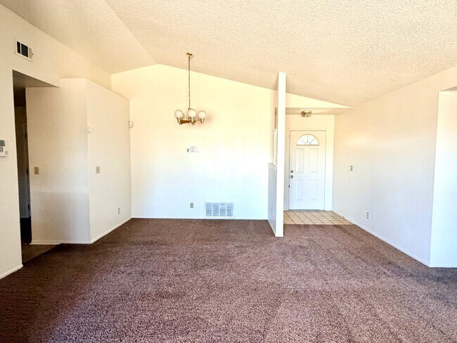 Foto del edificio - 8449 Viburnum Ave