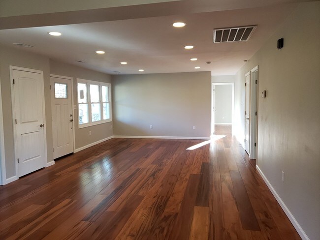 Building Photo - 7067 Reedy Creek Rd