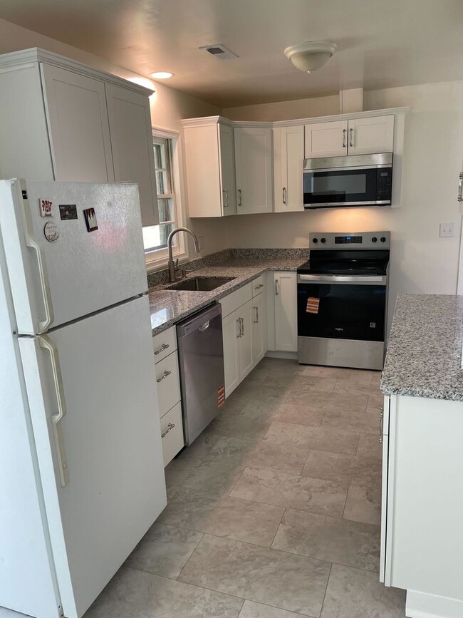 Building Photo - 600 Broce Dr