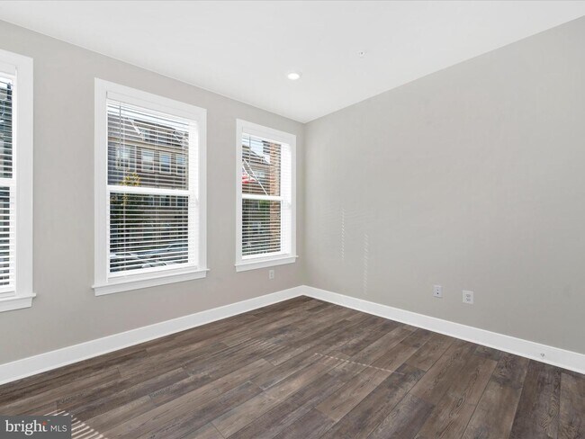 Building Photo - 1210 Vermeer Ave