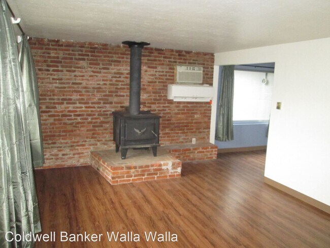 Building Photo - 2 br, 1 bath House - 105 Winnebago