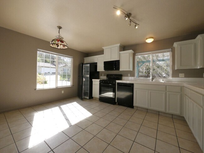 Foto del edificio - 460 Toyon Dr