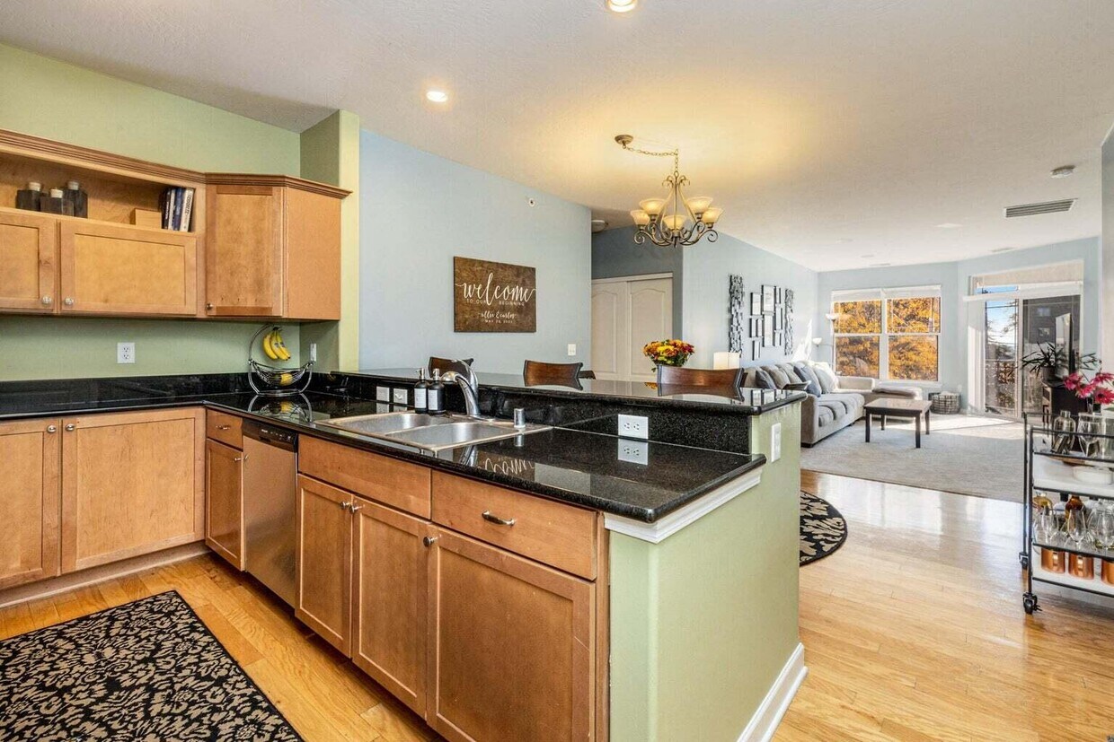 Foto principal - 1619 N Farwell Ave