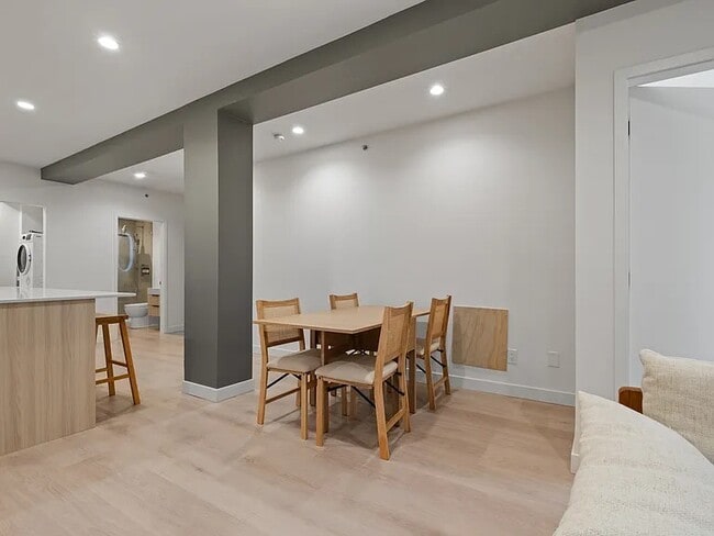 Building Photo - 382 Powell St