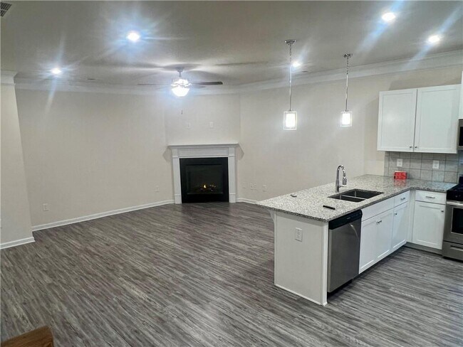 Building Photo - 2323 Buford Town Dr